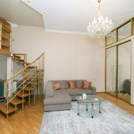 Stylish two-level flat 2 min from Khreschatyk Kiew Exterior foto