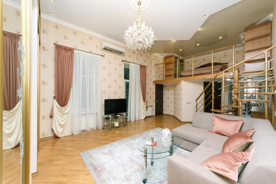 Stylish two-level flat 2 min from Khreschatyk Kiew Exterior foto